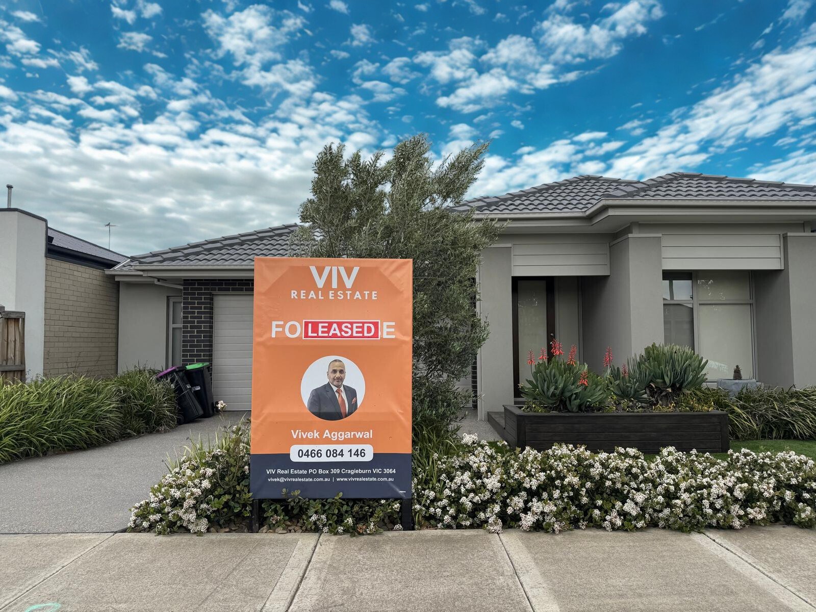 VIVRE For Lease signboard